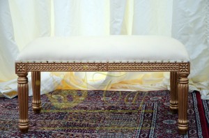 25. b. Gold stool (long)         
